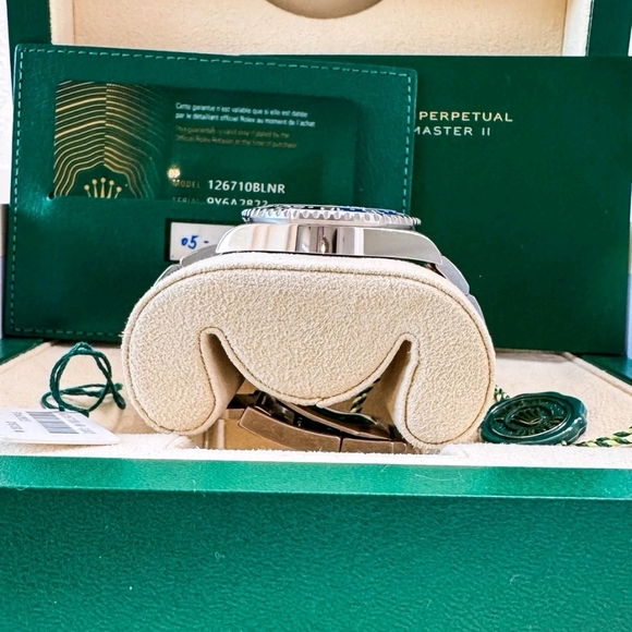 Rolex GMT-Master II Batman - Picture 3 of 5